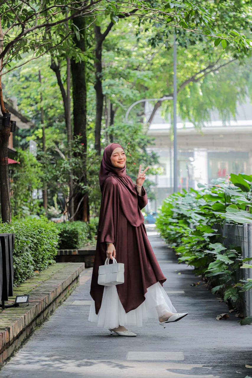 Abaya Élégante – Style Chic & Fluide