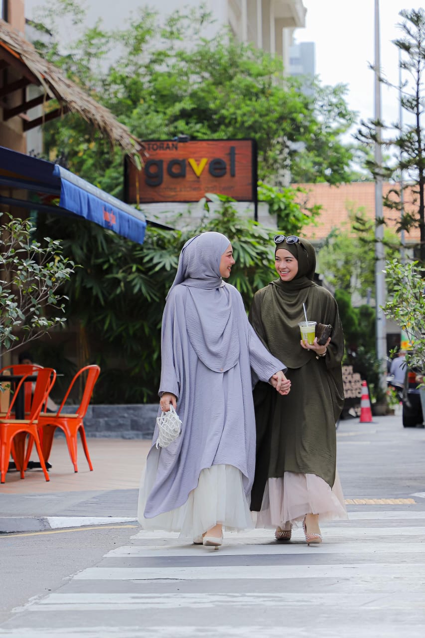 Abaya Élégante – Style Chic & Fluide