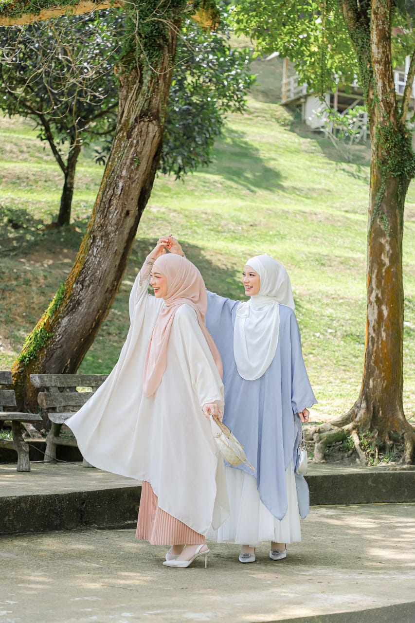 Abaya Élégante – Style Chic & Fluide