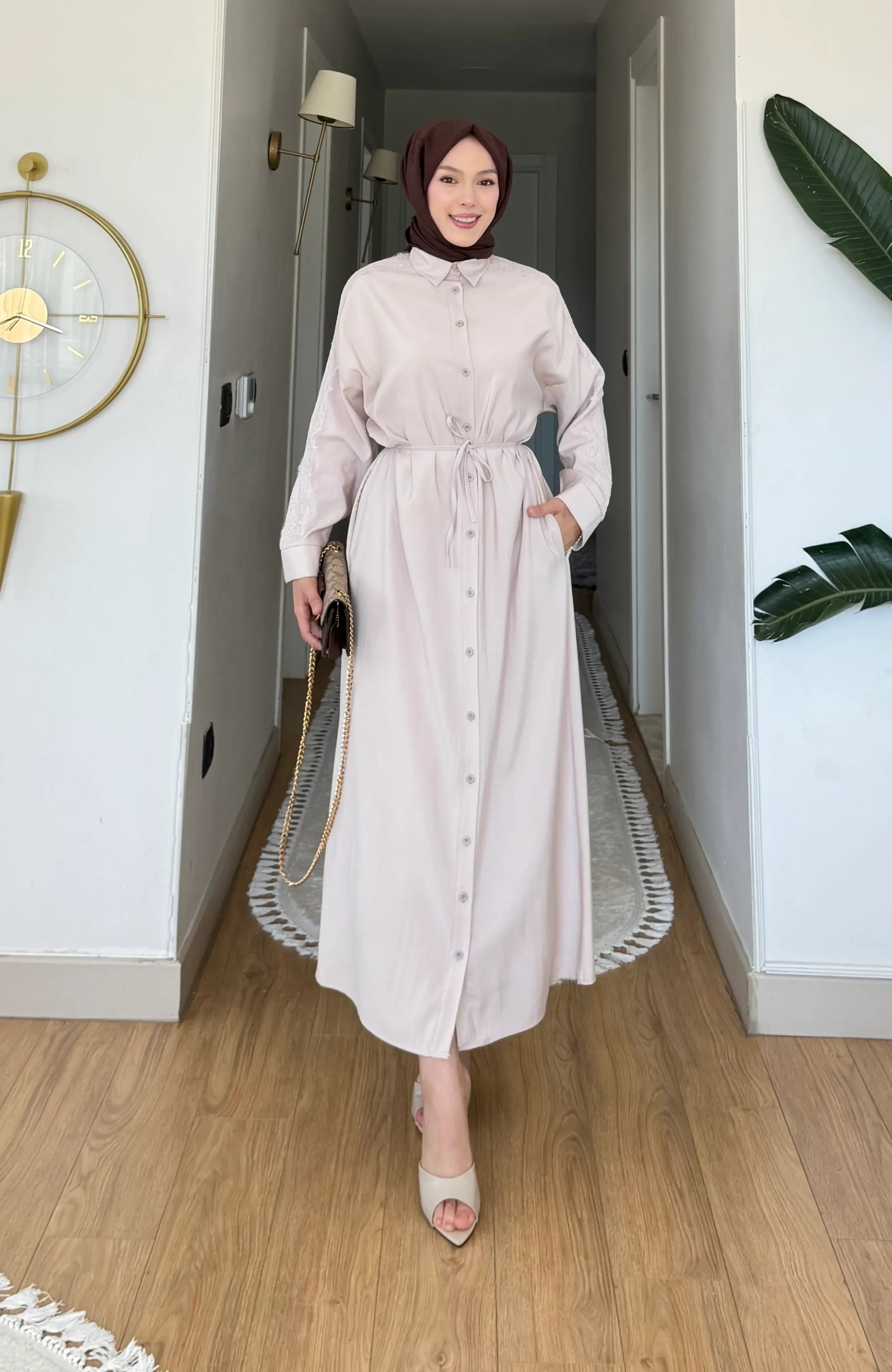 Robe-chemise Beliz à détails en dentelle